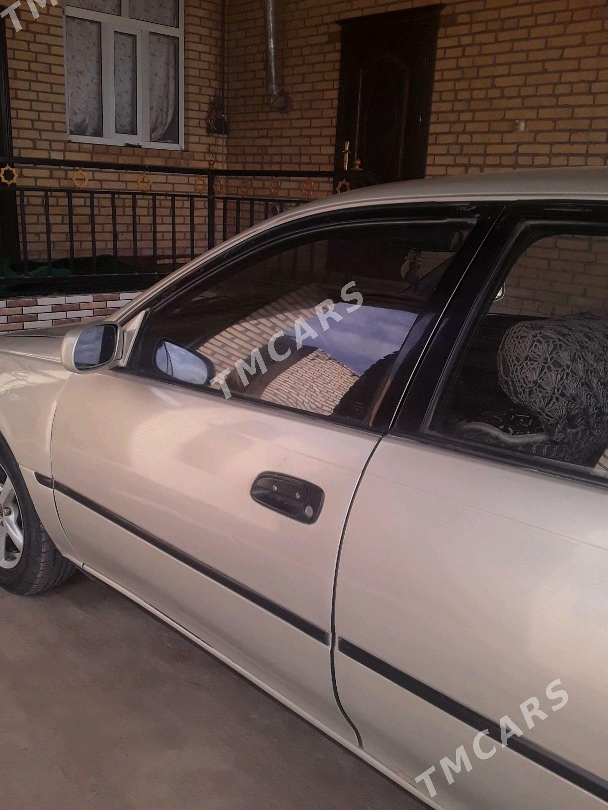 Toyota Carina 1993 - 40 000 TMT - Halaç - img 2