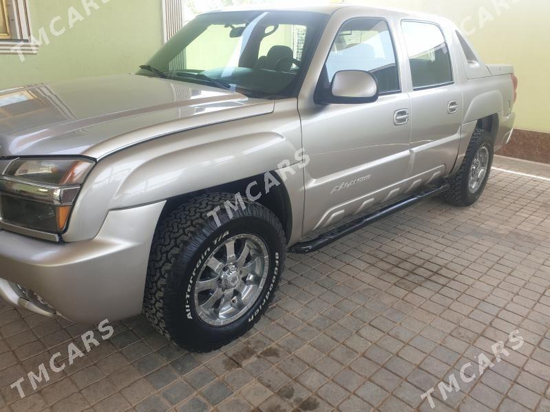 Chevrolet Avalanche 2002 - 180 000 TMT - Gökje - img 4