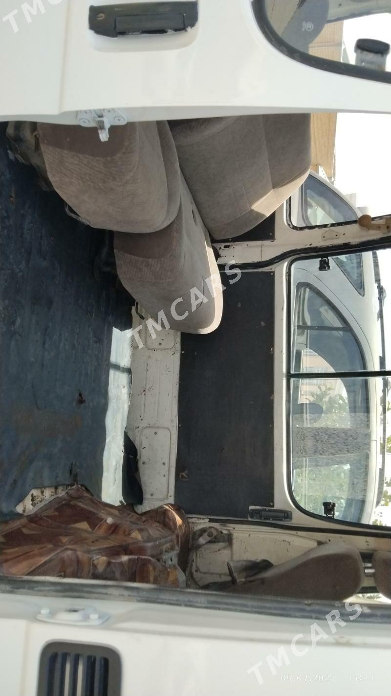 Toyota Hiace 1995 - 60 000 TMT - Мары - img 3