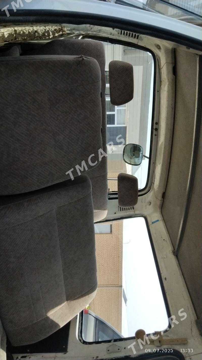 Toyota Hiace 1995 - 60 000 TMT - Мары - img 4