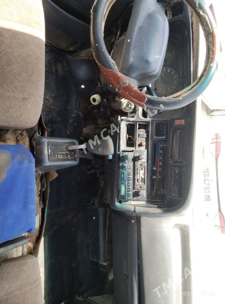Toyota Hiace 1995 - 60 000 TMT - Мары - img 2