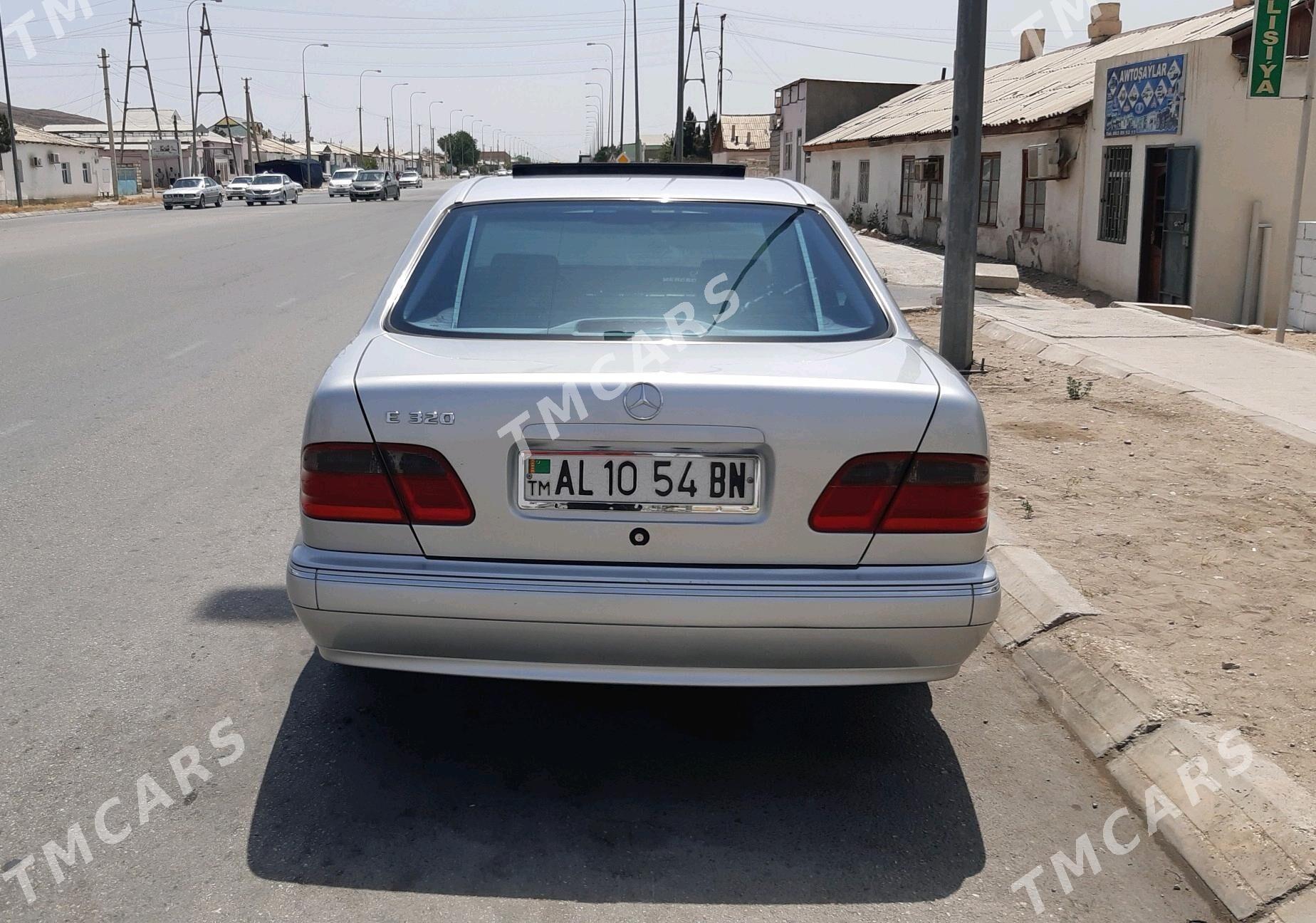 Mercedes-Benz E320 2000 - 105 000 TMT - Балканабат - img 4