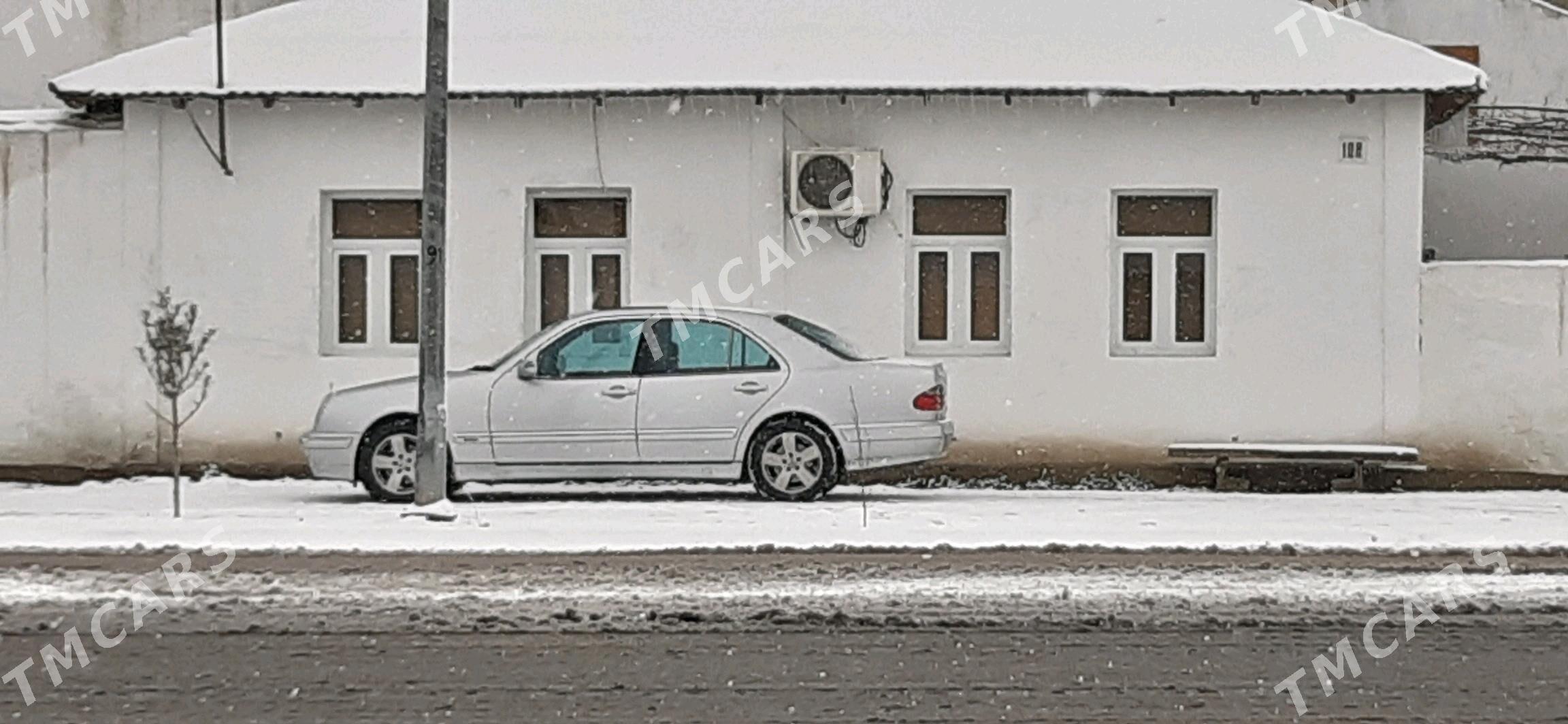Mercedes-Benz E320 2000 - 105 000 TMT - Балканабат - img 7