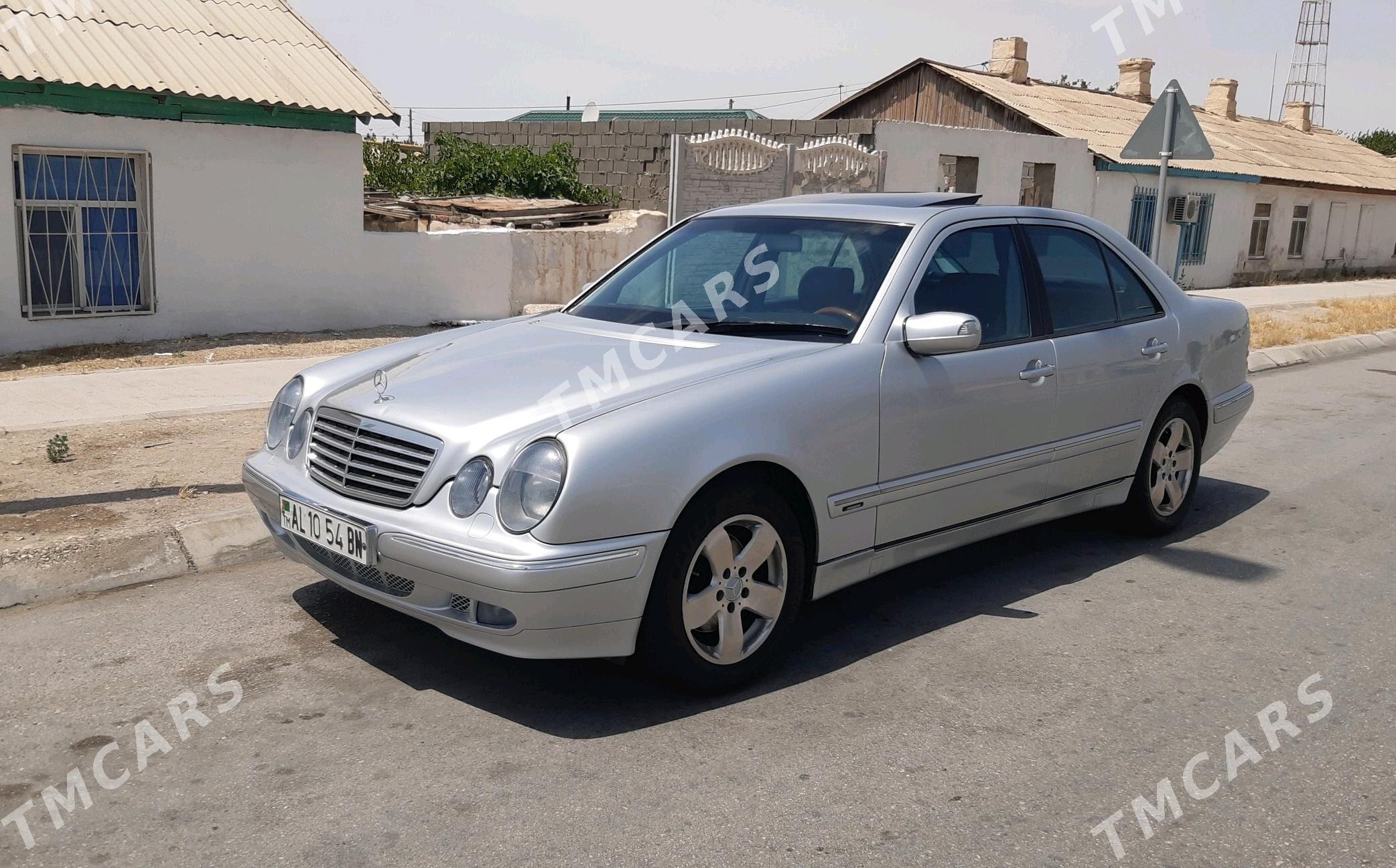 Mercedes-Benz E320 2000 - 105 000 TMT - Балканабат - img 3