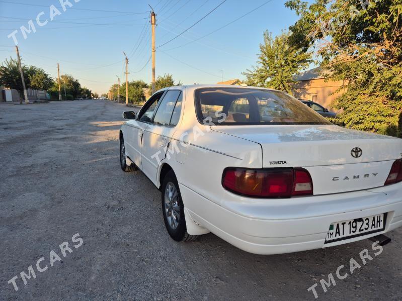 Toyota Camry 1995 - 67 000 TMT - Теджен - img 1