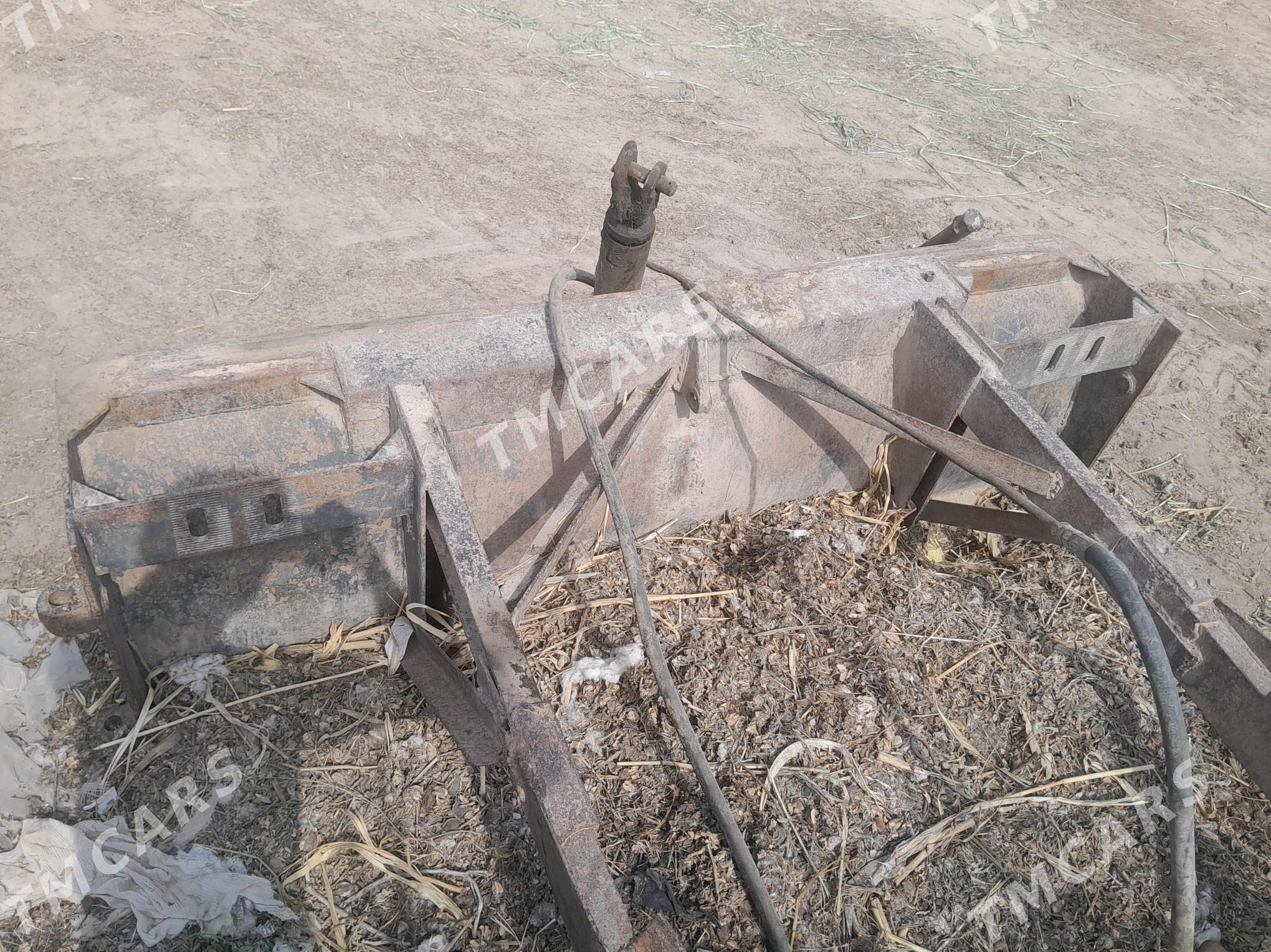 Buldozer - Türkmenbaşy etr. - img 2