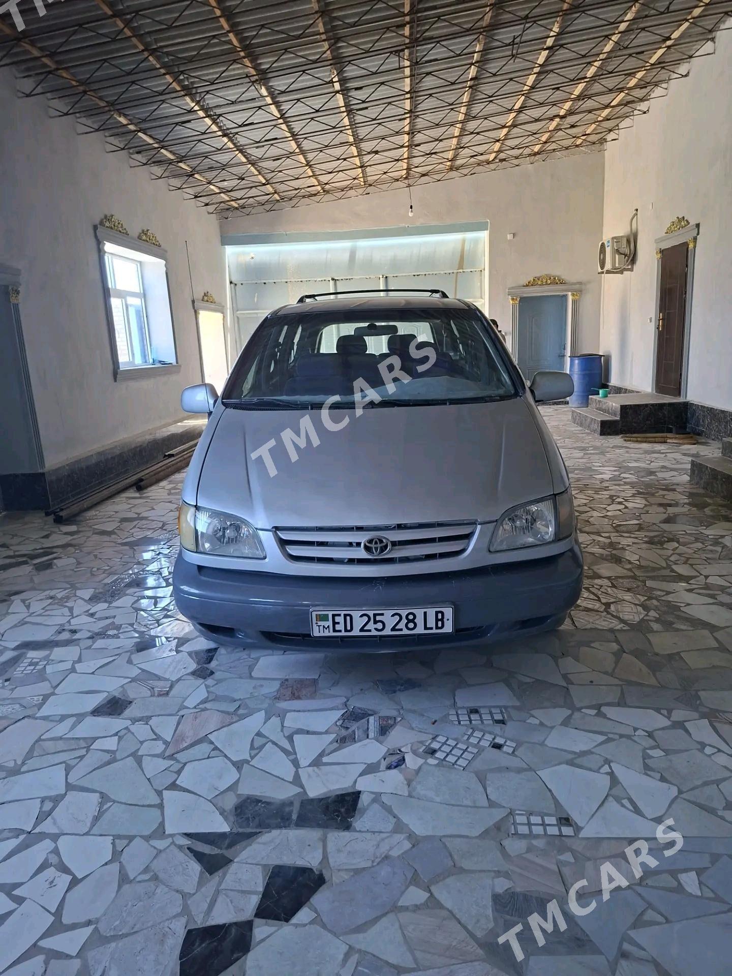 Toyota Sienna 1999 - 100 000 TMT - Халач - img 2