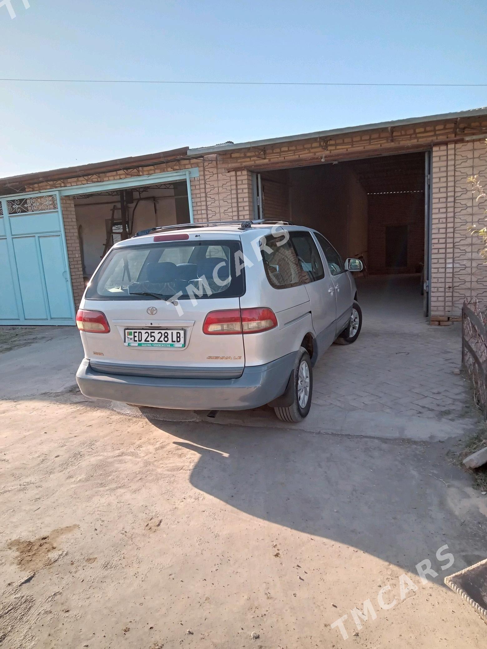 Toyota Sienna 1999 - 100 000 TMT - Халач - img 4