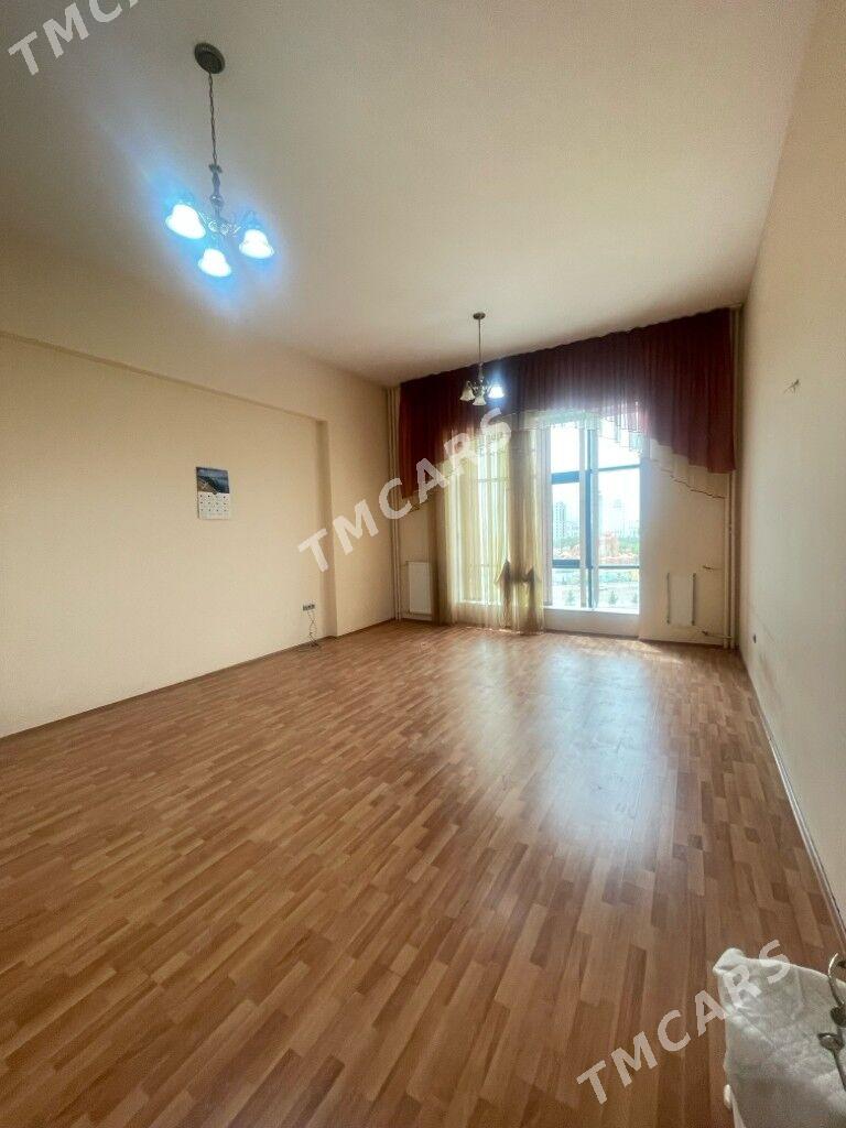 3 ком Подвойская 4 этаж 130 кв - Aşgabat - img 6