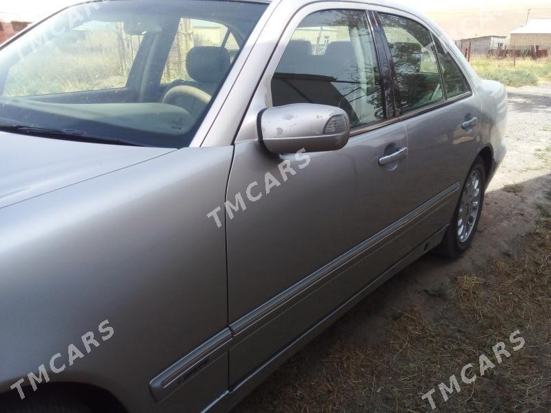 Mercedes-Benz E320 2001 - 100 000 TMT - Серхетабат (Кушка) - img 2