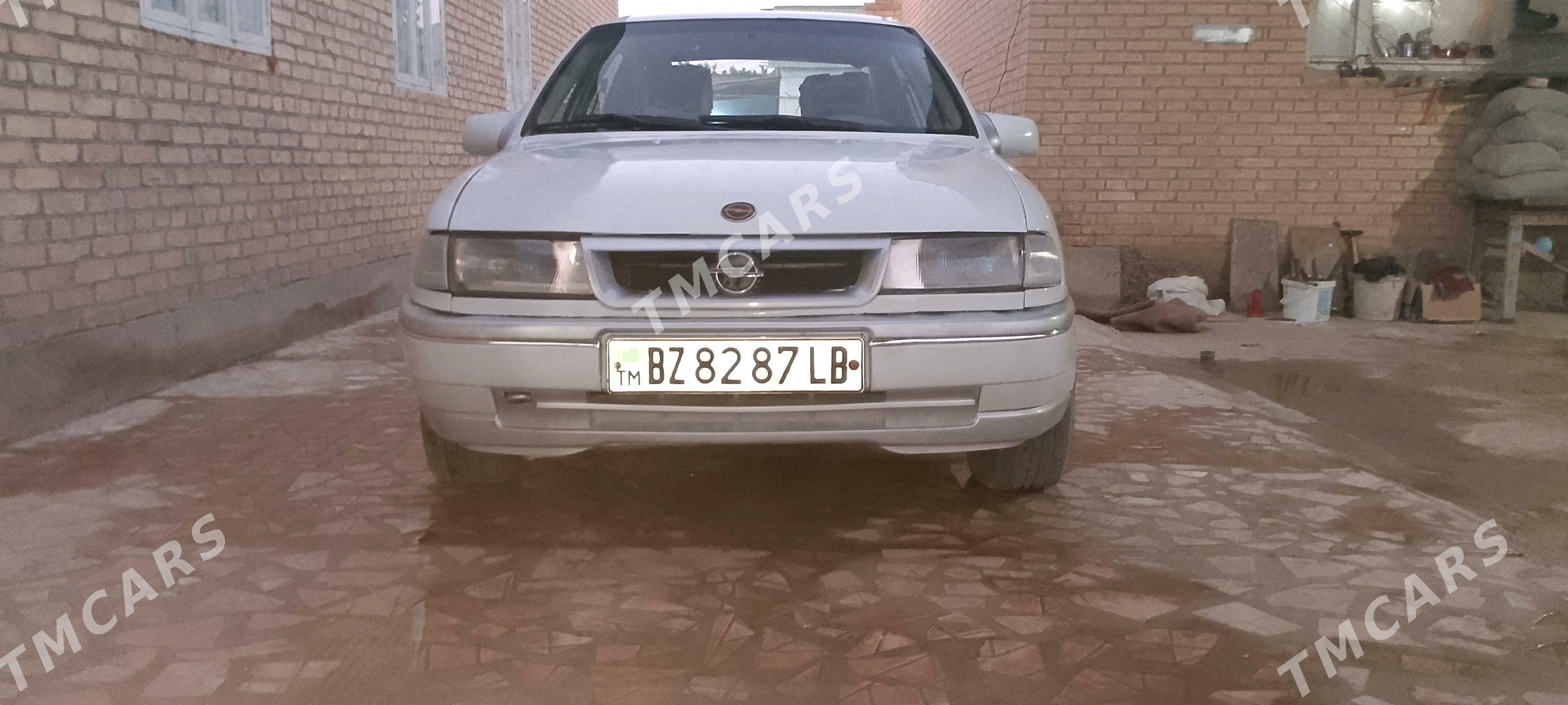 Opel Vectra 1990 - 26 000 TMT - Sakar - img 4
