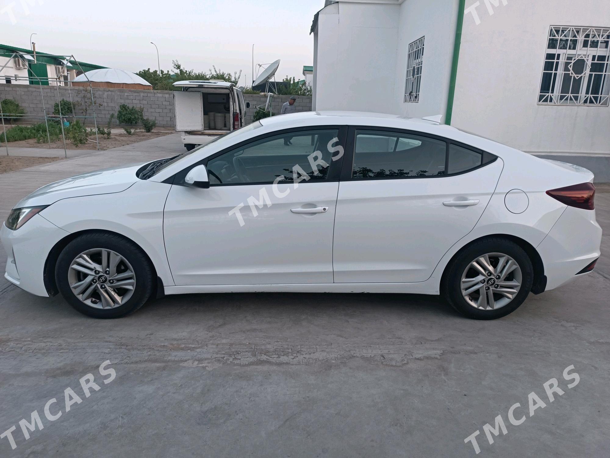 Hyundai Elantra 2019 - 215 000 TMT - Тязе заман - img 6