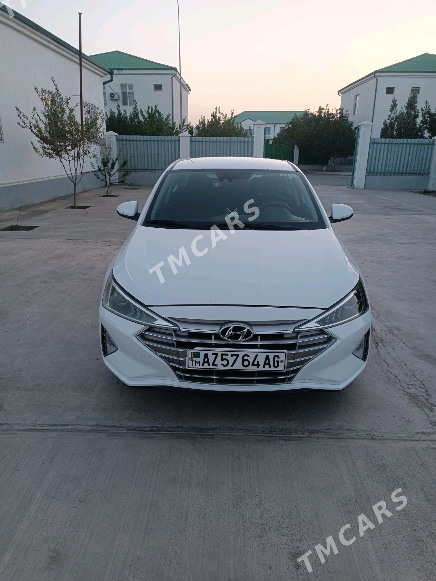 Hyundai Elantra 2019 - 215 000 TMT - Тязе заман - img 3