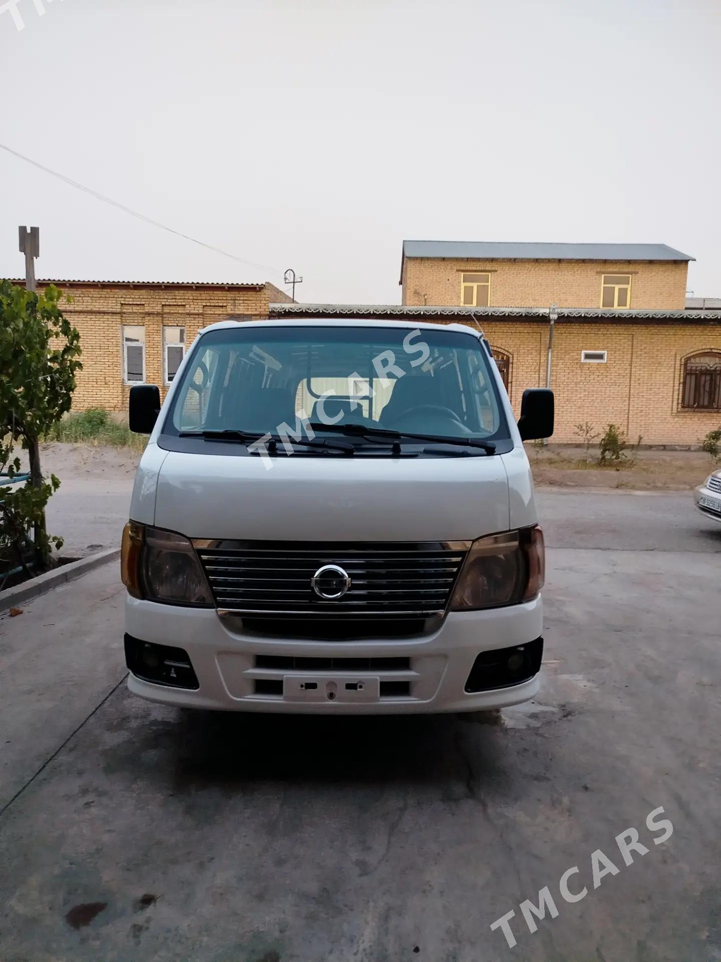 Nissan Urvan 2010 - 145 000 TMT - Türkmenabat - img 3