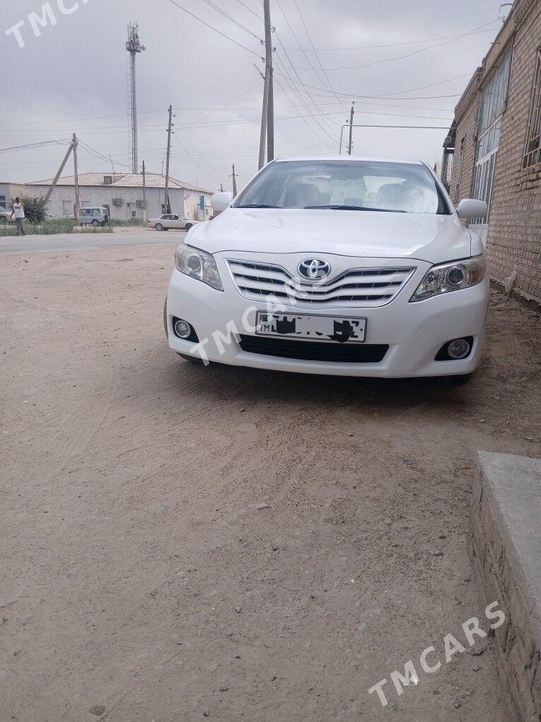 Toyota Camry 2011 - 220 000 TMT - Кёнеургенч - img 2