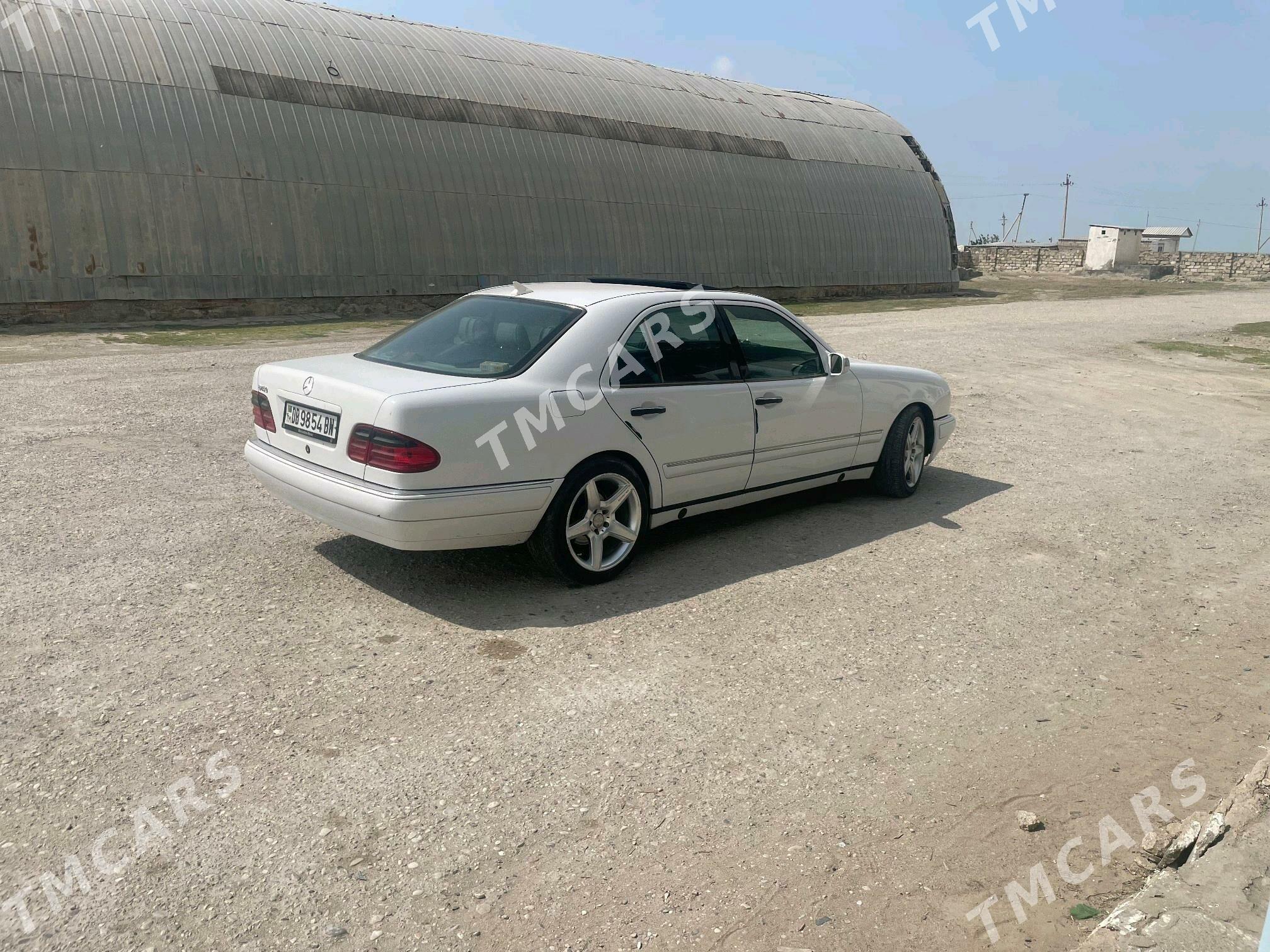 Mercedes-Benz E320 1999 - 90 000 TMT - Эсенгулы - img 3