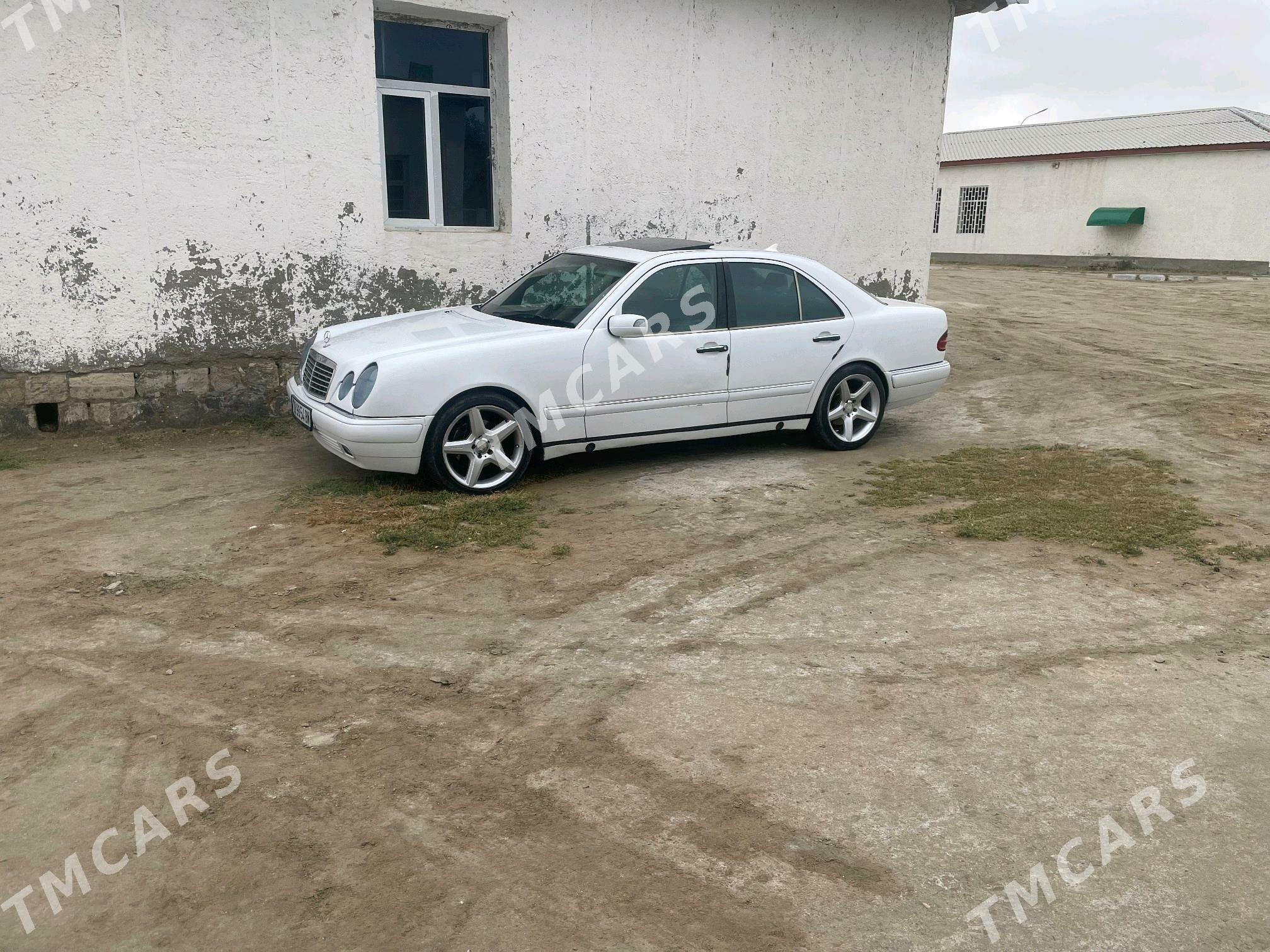 Mercedes-Benz E320 1999 - 90 000 TMT - Эсенгулы - img 2