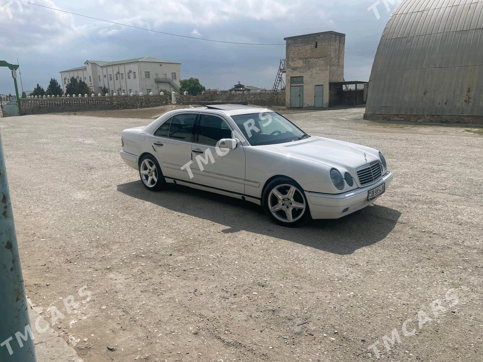 Mercedes-Benz E320 1999 - 90 000 TMT - Эсенгулы - img 4