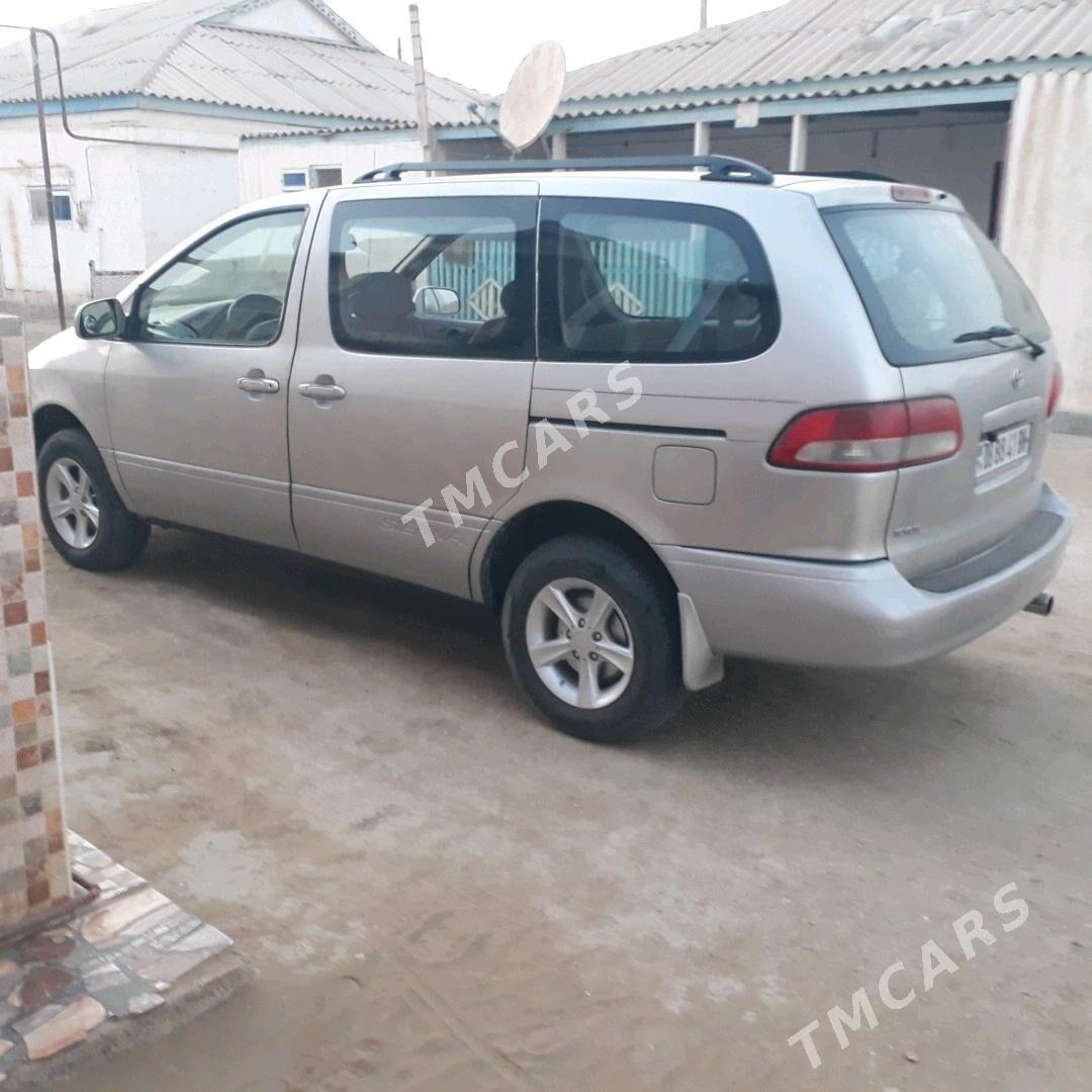 Toyota Sienna 2001 - 160 000 TMT - Esenguly - img 4