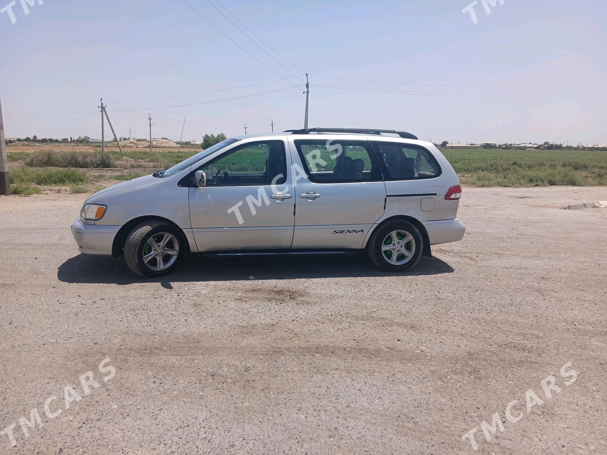 Toyota Sienna 2001 - 152 000 TMT - Фарап - img 6