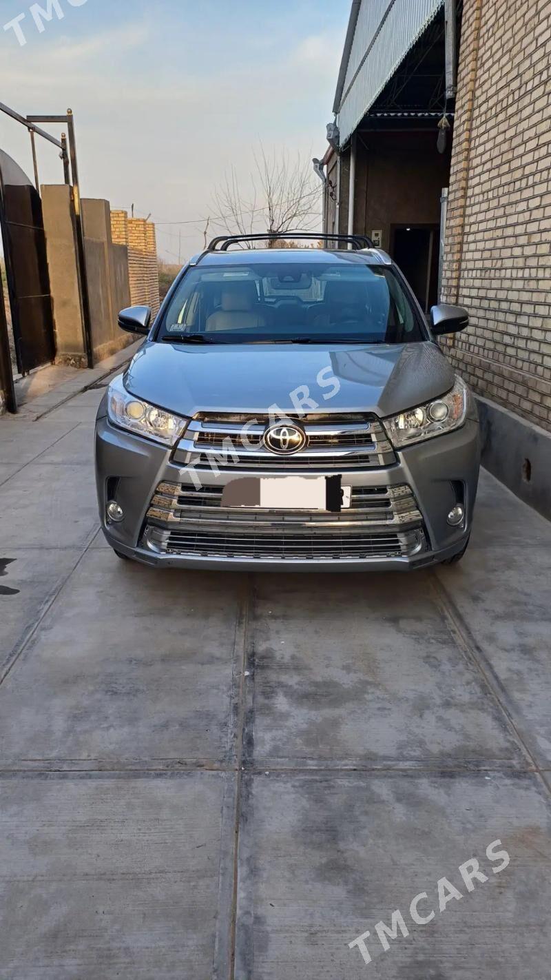 Toyota Highlander 2019 - 487 500 TMT - Ýolöten - img 3