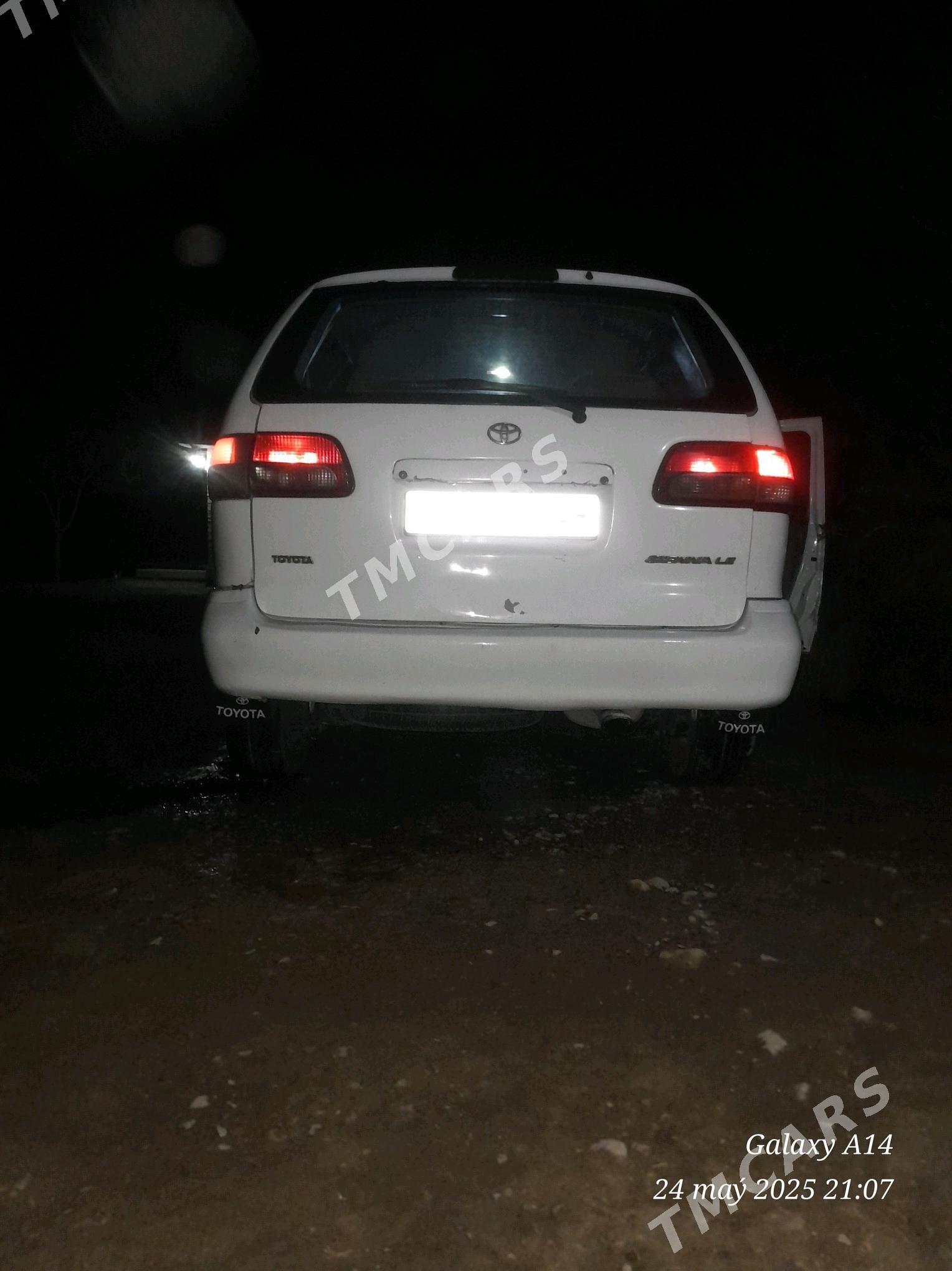 Toyota Sienna 2003 - 140 000 TMT - Babadaýhan - img 3