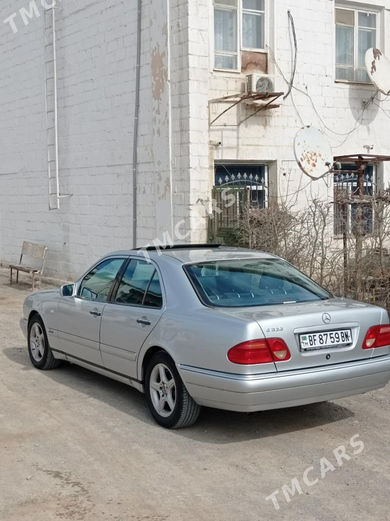 Mercedes-Benz E320 1999 - 120 000 TMT - Туркменбаши - img 3