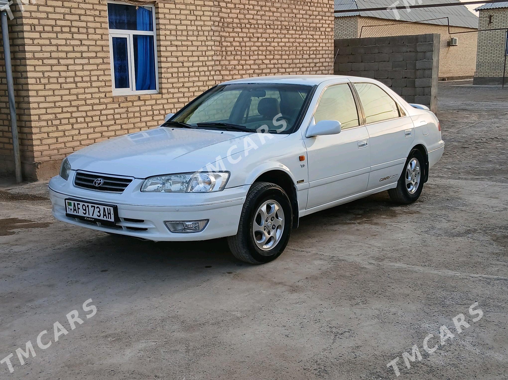 Toyota Camry 2000 - 120 000 TMT - Теджен - img 1