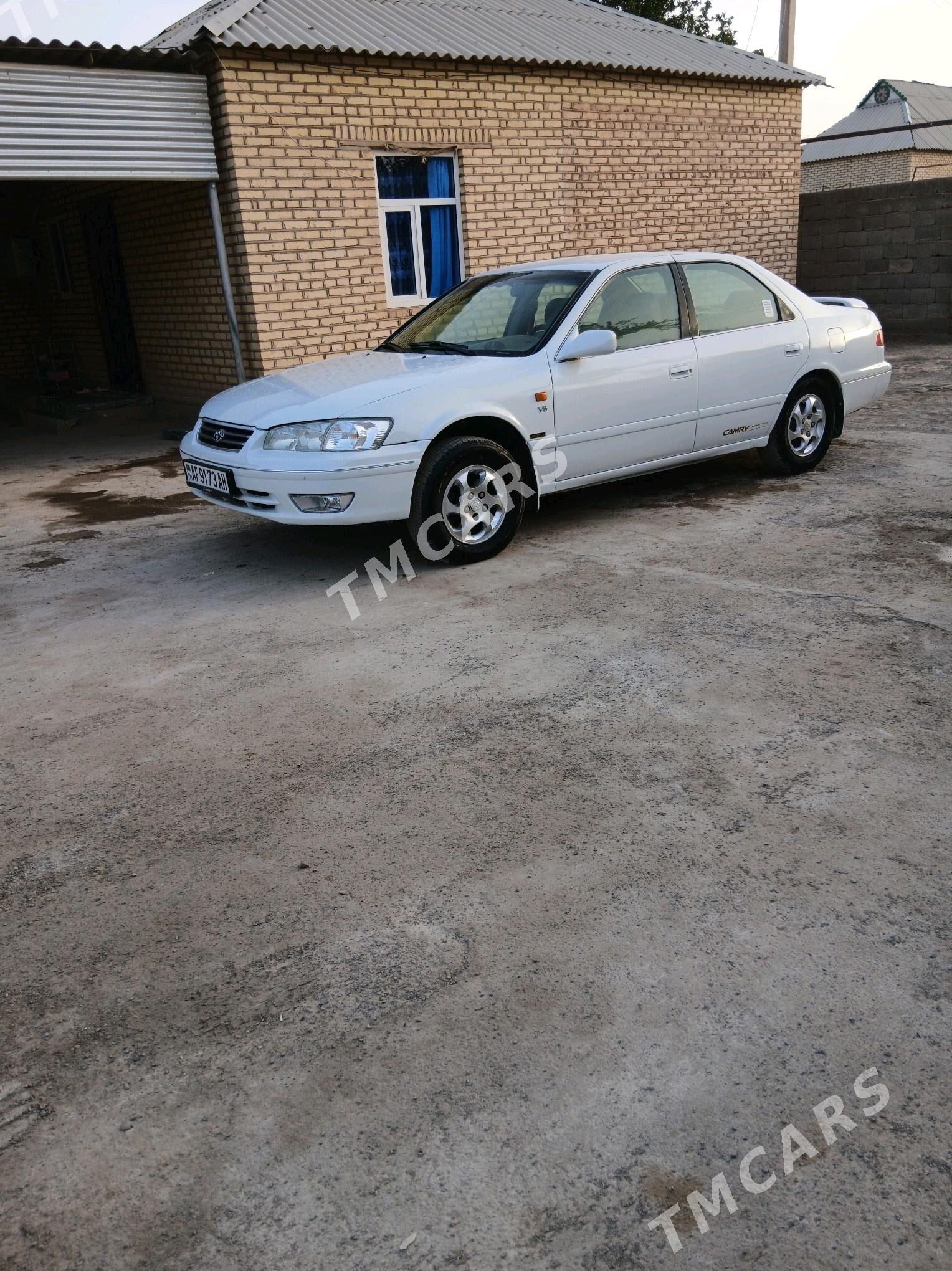 Toyota Camry 2000 - 120 000 TMT - Теджен - img 3