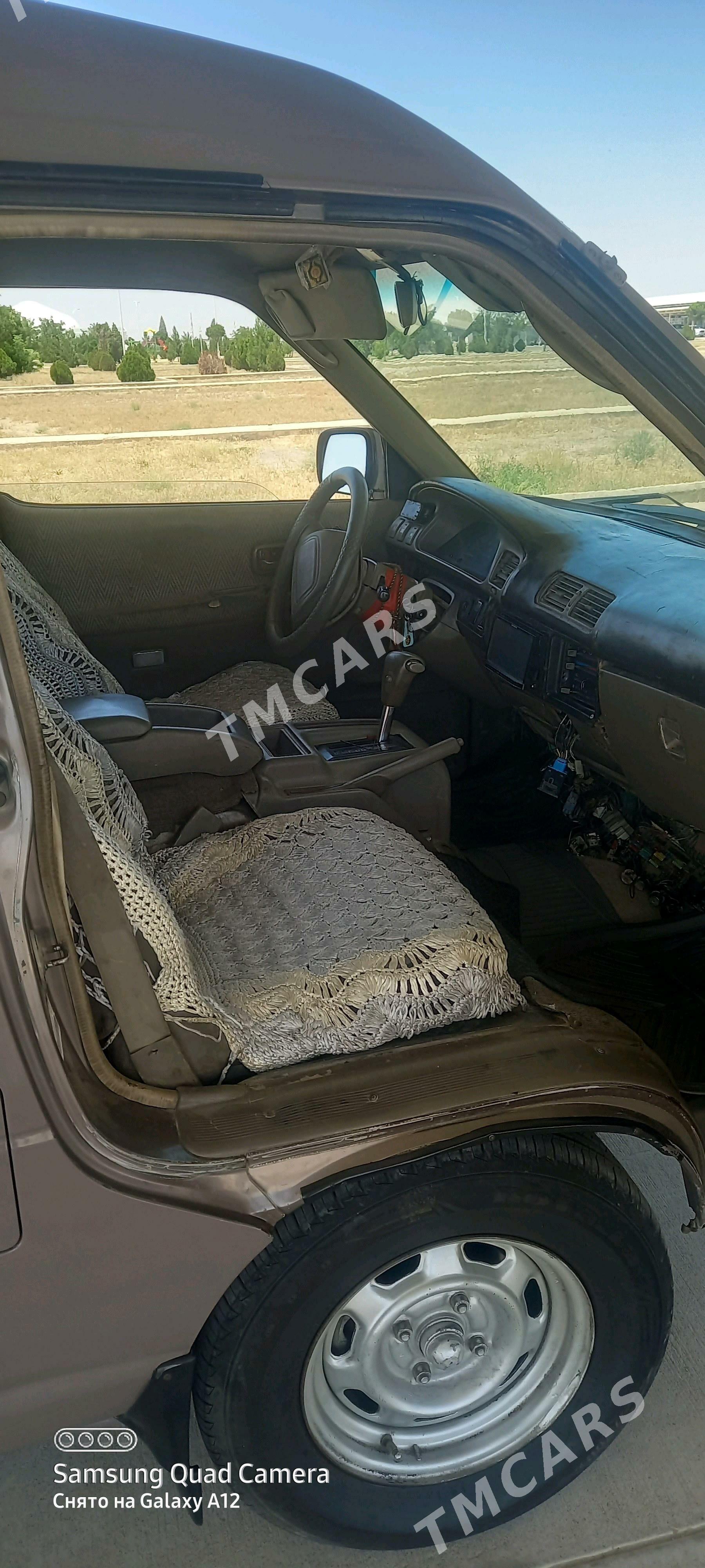Toyota Hiace 1992 - 30 000 TMT - Мары - img 2