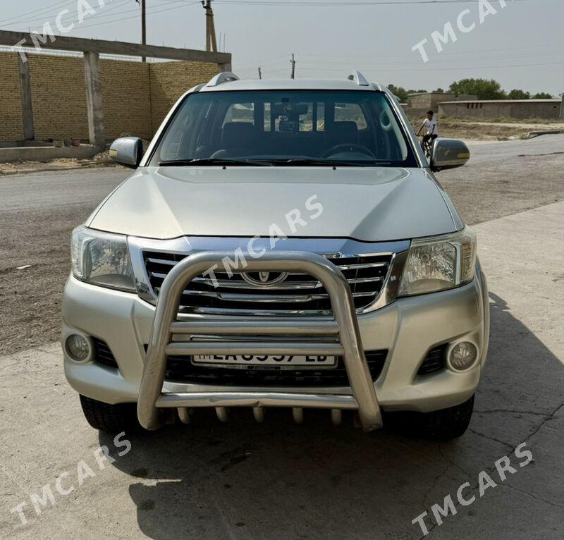 Toyota Hilux 2012 - 300 000 TMT - Köýtendag - img 4