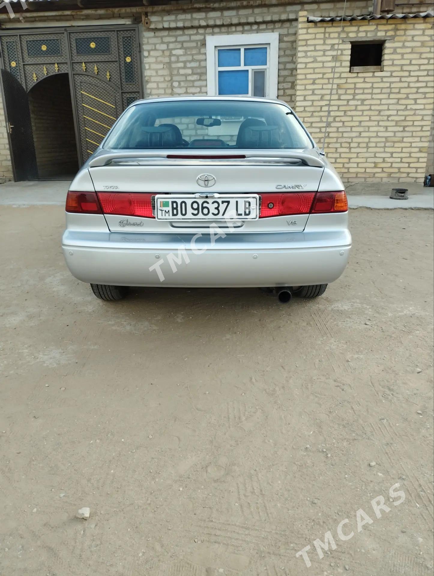 Toyota Camry 2000 - 130 000 TMT - Дарганата - img 3