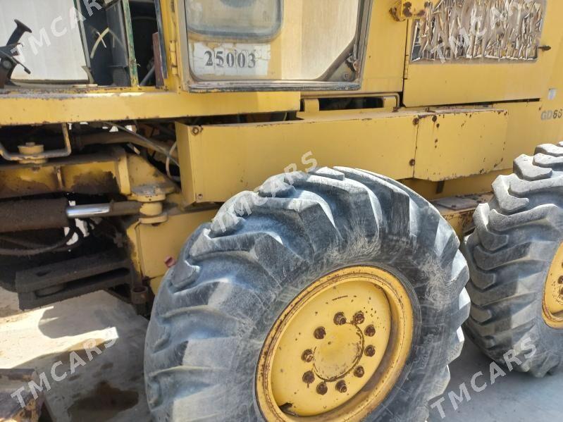 Komatsu GD655-5 2003 - 350 000 TMT - Ашхабад - img 7