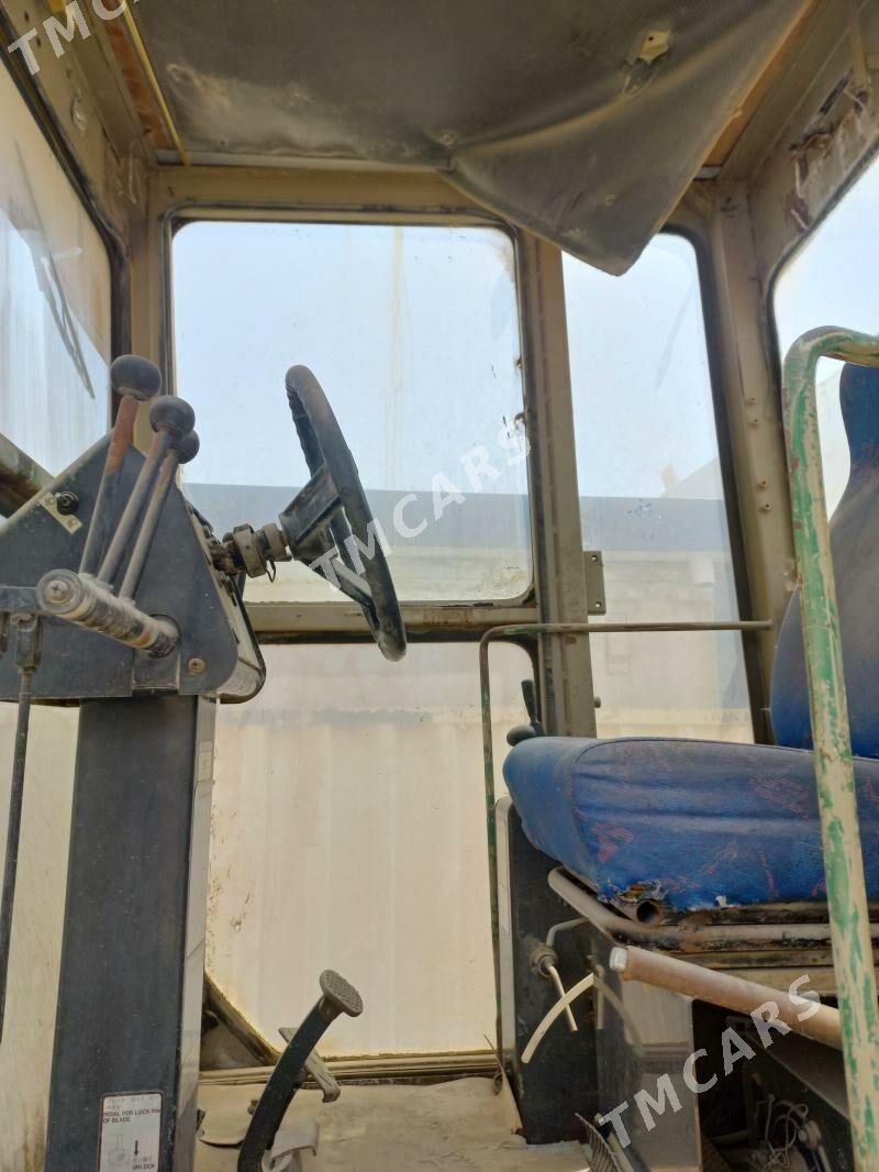 Komatsu GD655-5 2003 - 350 000 TMT - Ашхабад - img 2