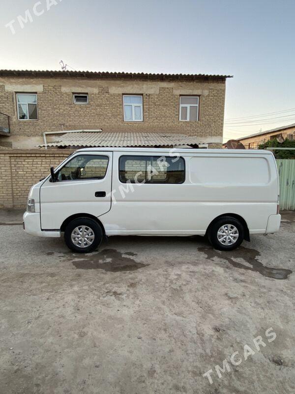 Nissan Urvan 2005 - 130 000 TMT - Сакар - img 3