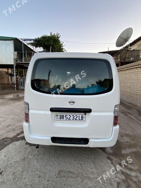 Nissan Urvan 2005 - 130 000 TMT - Сакар - img 4