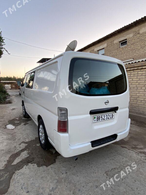 Nissan Urvan 2005 - 130 000 TMT - Сакар - img 6