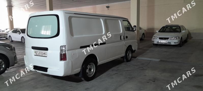Nissan Urvan 2004 - 130 000 TMT - Мары - img 2