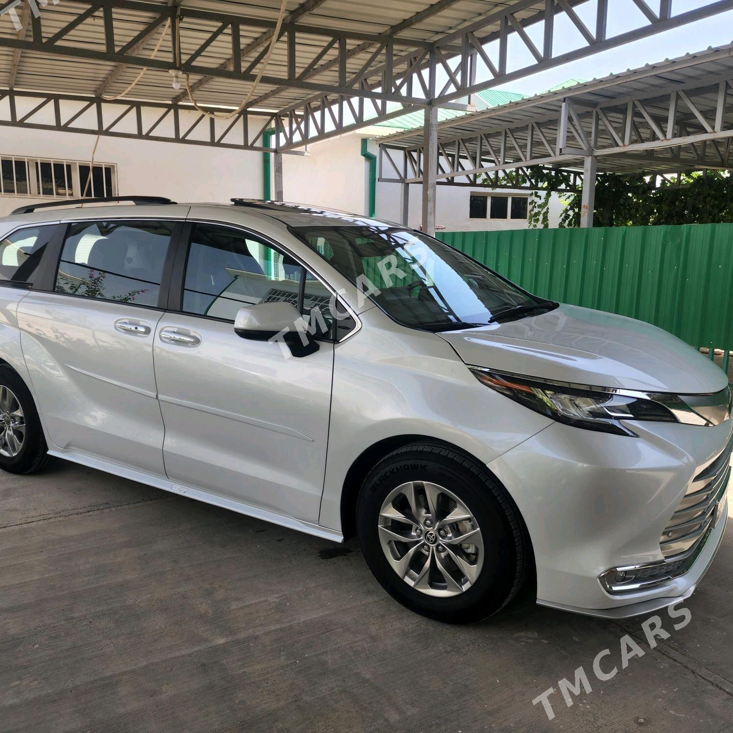 Toyota Sienna 2023 - 650 000 TMT - Änew - img 4