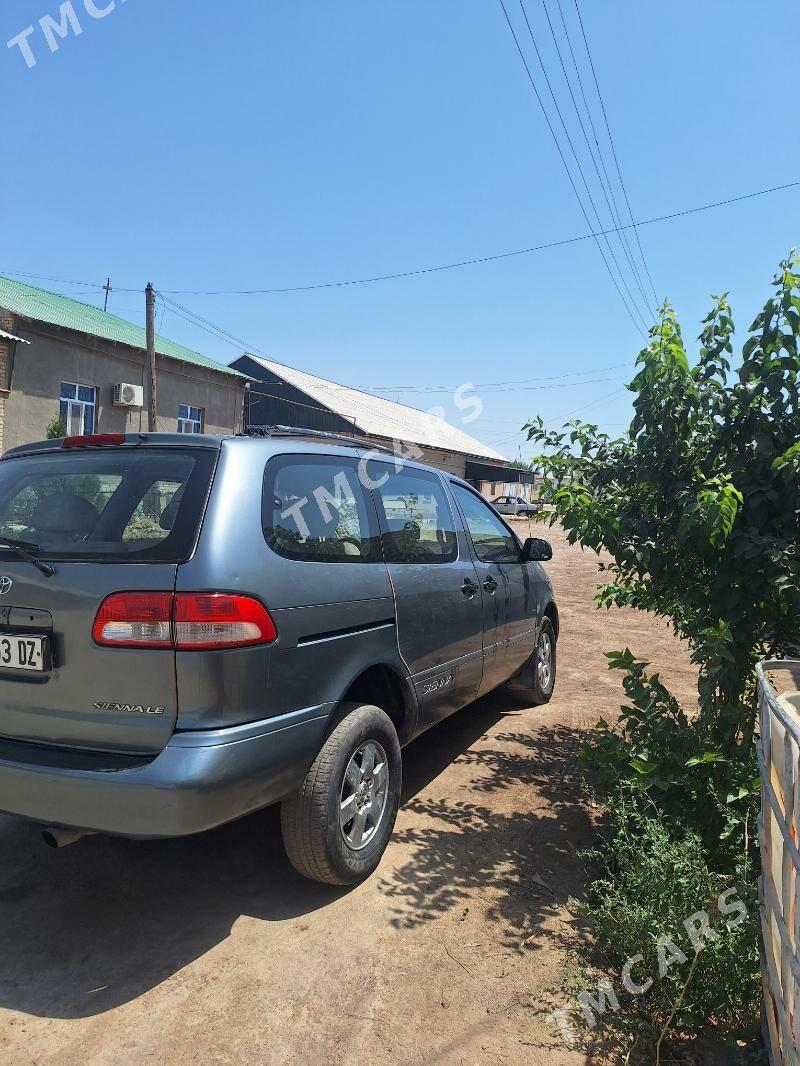 Toyota Sienna 2000 - 125 000 TMT - Köneürgenç - img 2