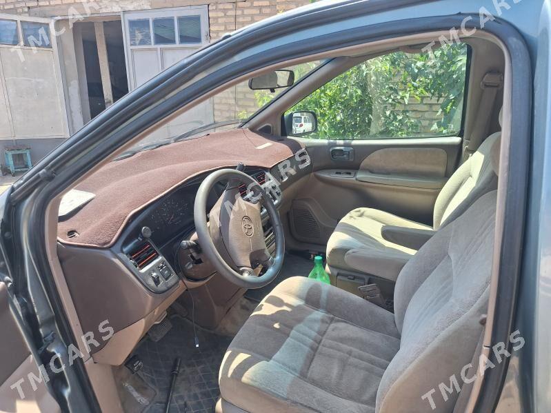 Toyota Sienna 2000 - 125 000 TMT - Köneürgenç - img 3