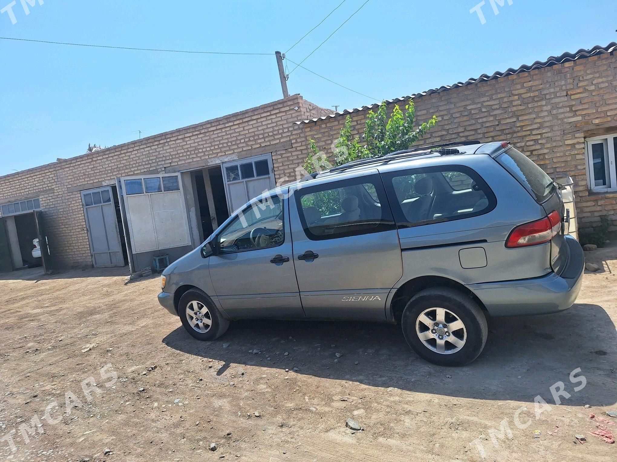 Toyota Sienna 2000 - 125 000 TMT - Köneürgenç - img 5