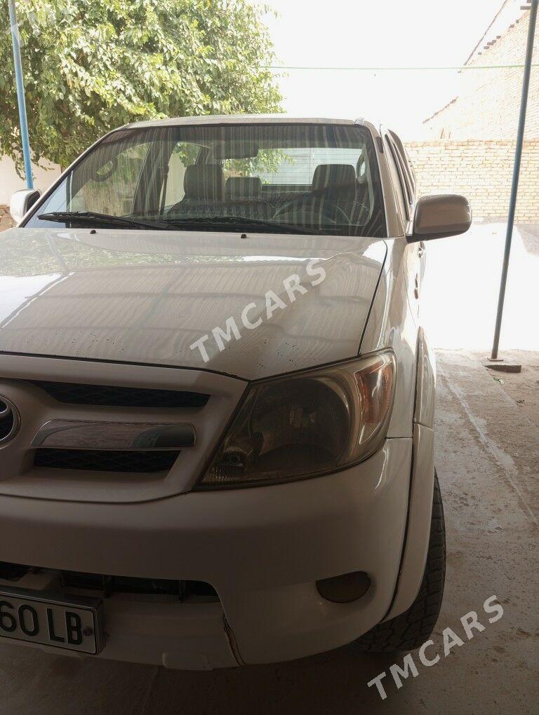 Toyota Hilux 2005 - 200 000 TMT - Фарап - img 2