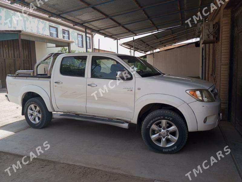 Toyota Hilux 2005 - 200 000 TMT - Фарап - img 3