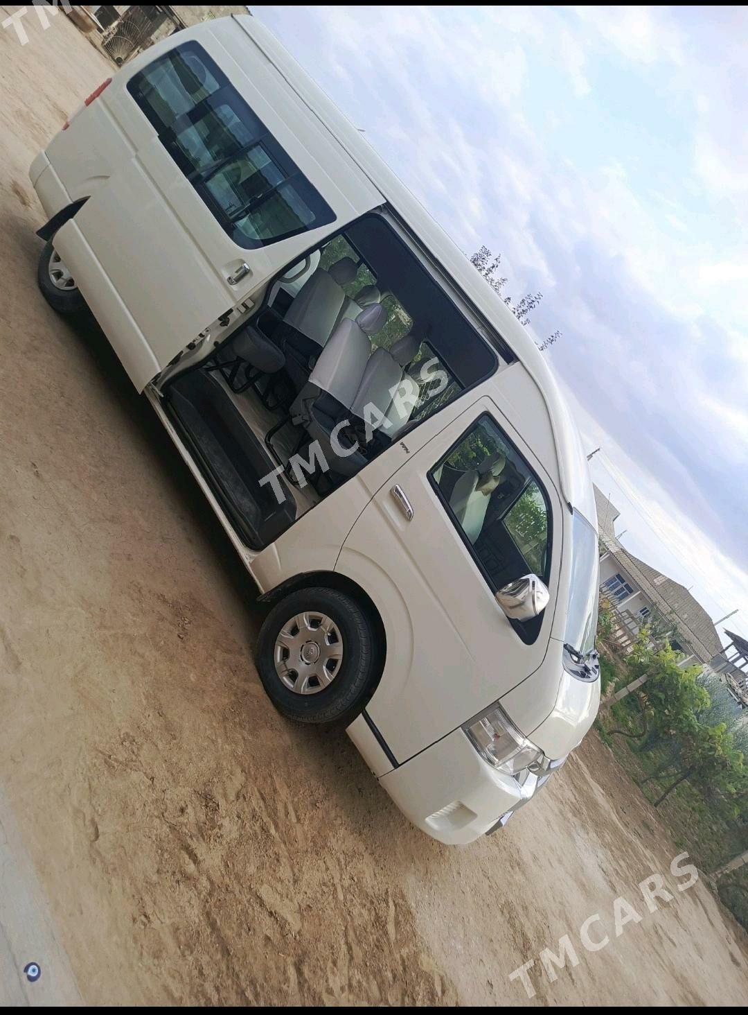 Toyota Hiace 2009 - 400 000 TMT - Balkanabat - img 2
