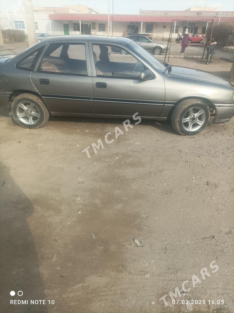 Opel Vectra 1992 - 22 000 TMT - Газаджак - img 2
