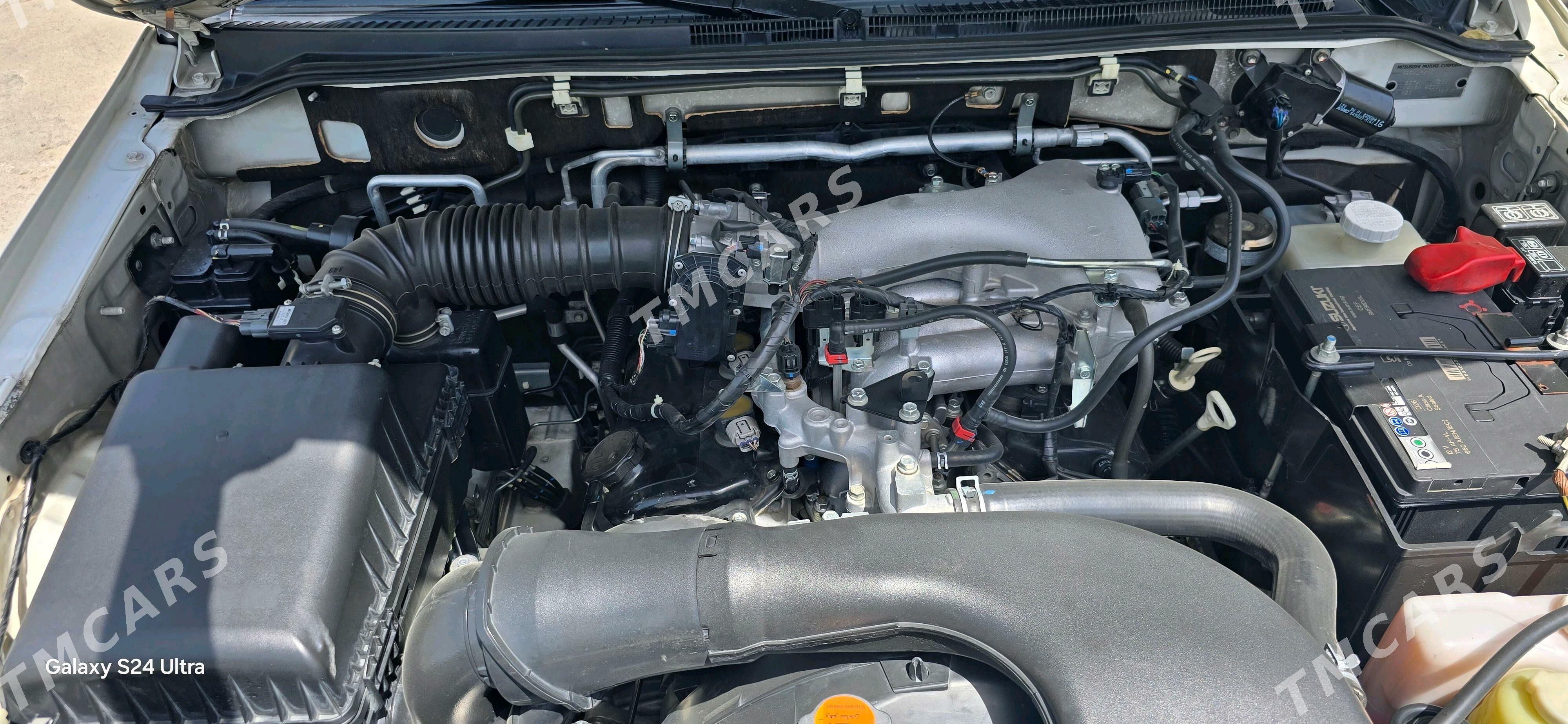 Mitsubishi Pajero 2011 - 300 000 TMT - 4 mkr - img 1