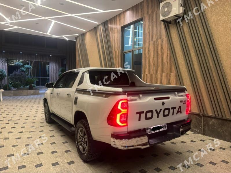 Toyota Hilux 2023 - 609 000 TMT - Aşgabat - img 2