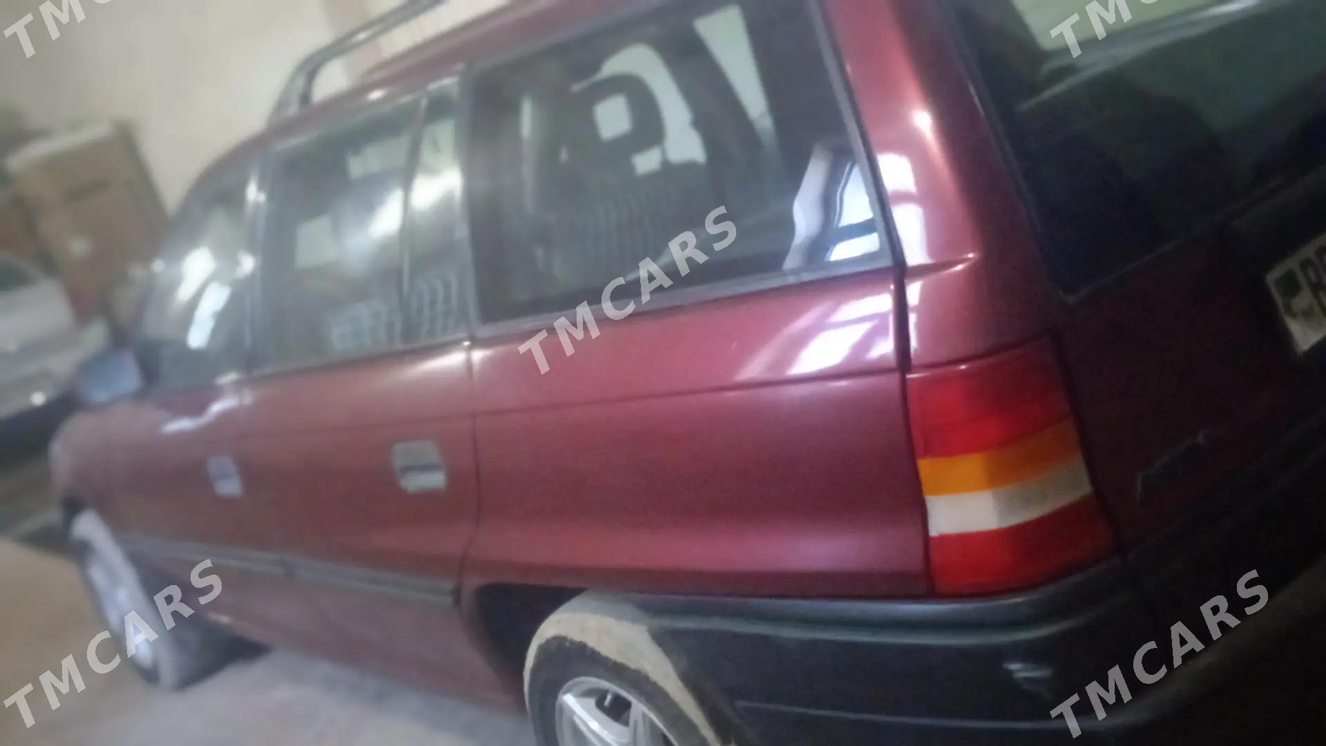 Opel Astra 1992 - 45 000 TMT - Гурбансолтан Едже - img 4