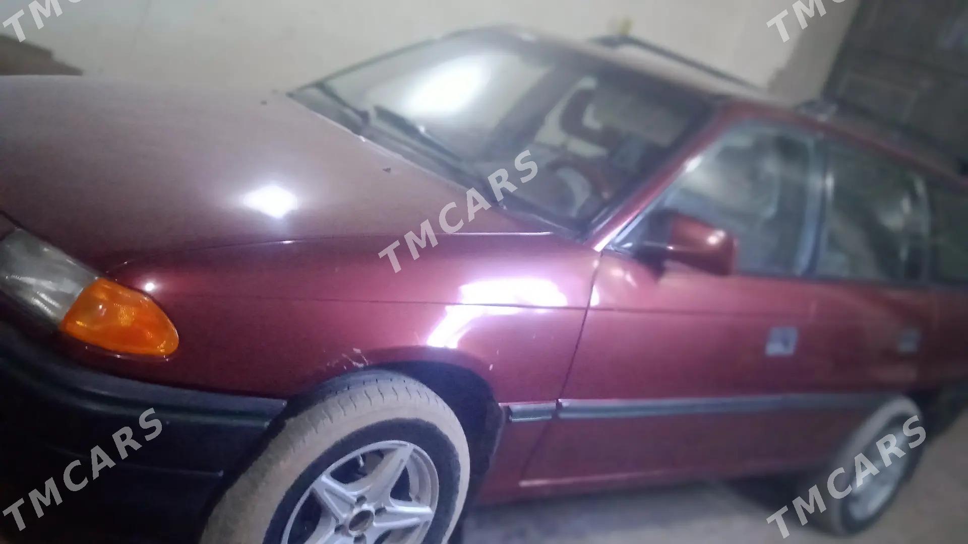 Opel Astra 1992 - 45 000 TMT - Гурбансолтан Едже - img 3